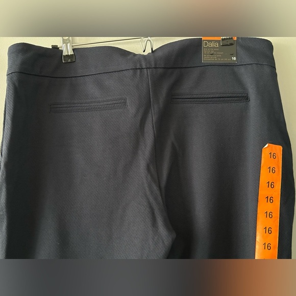 ✨NWT✨ Dalia: Women’s Pants- Size 16 - Picture 4 of 8